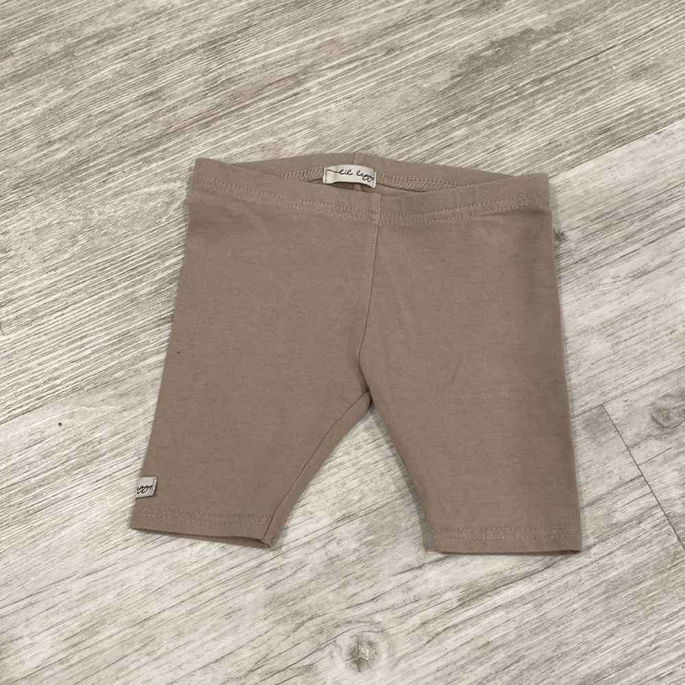 Lil legs brown short. Size 3t.